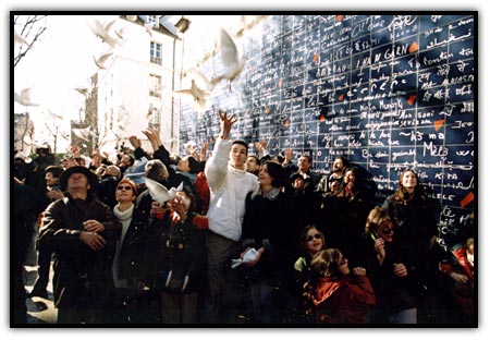 Inauguration du mur des je t'aime